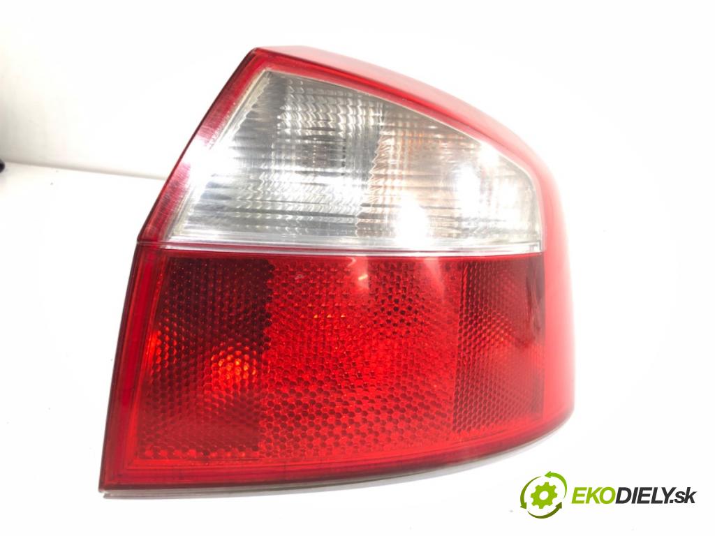 AUDI A4 B6 sedan 2003 132 kW 2.5 TDI quattro 2496 Svetlo pravy zad