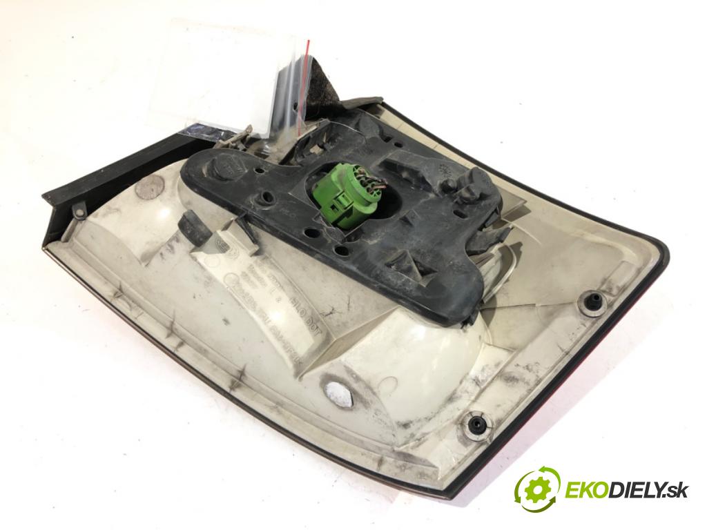 AUDI A4 B6 sedan 2003 132 kW 2.5 TDI quattro 2496 Svetlo ľavy zad 8E0945095C