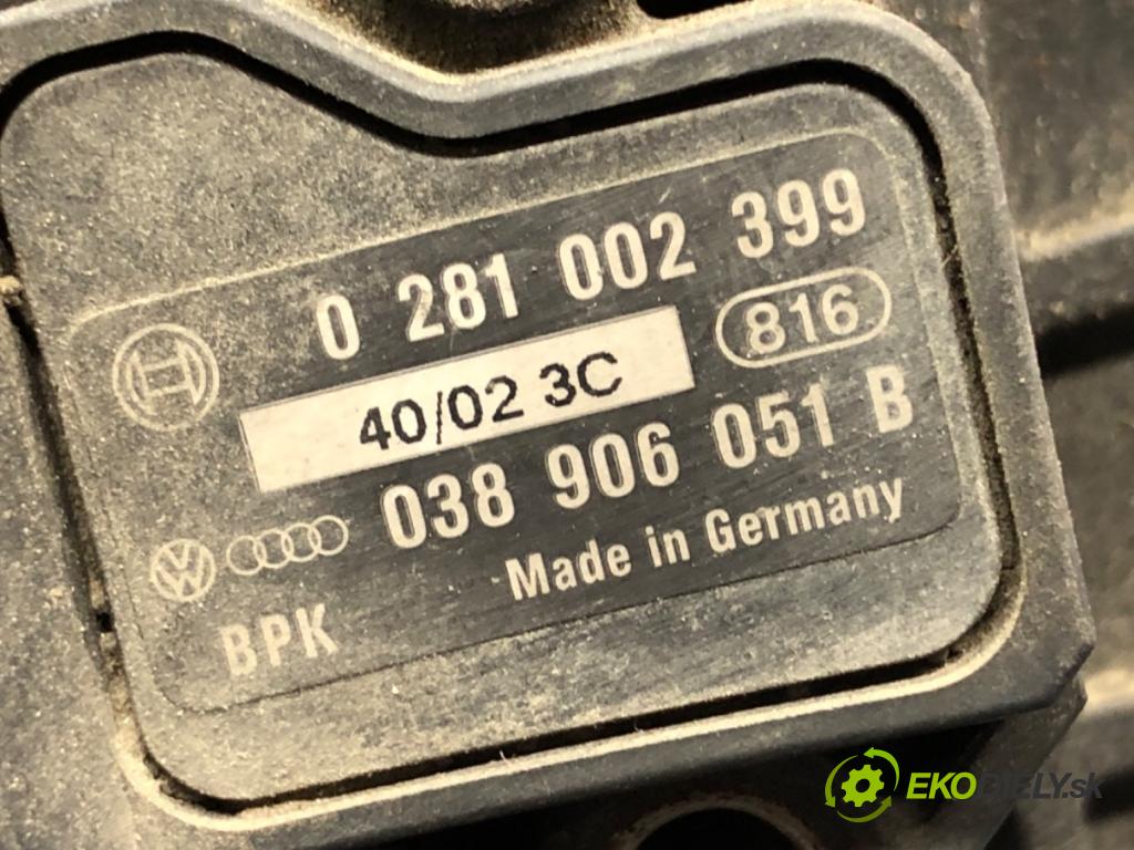 AUDI A4 B6 sedan 2003 132 kW 2.5 TDI quattro 2496 intercooler levý 038906051B (Intercooler (chladič stlačeného vzduchu))