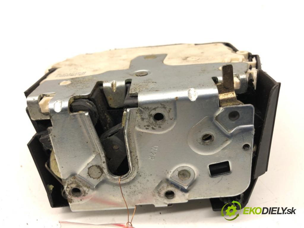 LAND ROVER FREELANDER I samochód terenowy zamknięty 2001 88 kW 1.8 i 16V 4x4 1796 zámok Dvere pravy zad 
