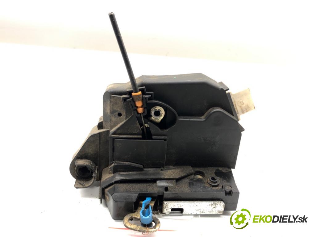 LAND ROVER FREELANDER I samochód terenowy zamknięty 2001 88 kW 1.8 i 16V 4x4 1796 zámok Dvere pravy predný
