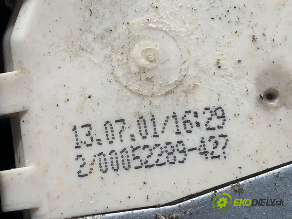 LAND ROVER FREELANDER I samochód terenowy zamknięty 2001 88 kW 1.8 i 16V 4x4 1796 zámok Dvere pravy predný