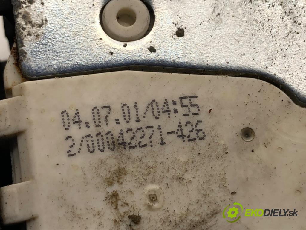 LAND ROVER FREELANDER I samochód terenowy zamknięty 2001 88 kW 1.8 i 16V 4x4 1796 zámok Dvere ľavy predný