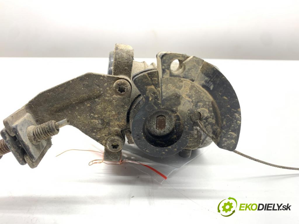 LAND ROVER FREELANDER I samochód terenowy zamknięty 2001 88 kW 1.8 i 16V 4x4 1796 Škrtiaca klapka  (Škrtiaca klapka)