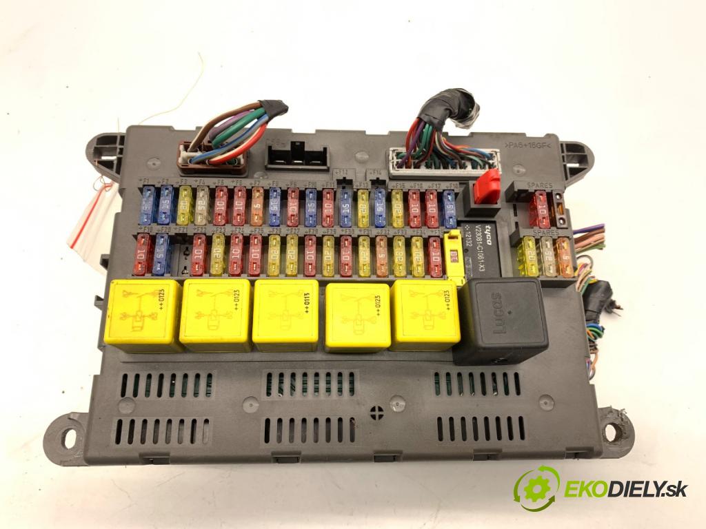 LAND ROVER FREELANDER I samochód terenowy zamknięty 2001 88 kW 1.8 i 16V 4x4 1796 modul BSI YWC000031 (Pojistková skříňka)