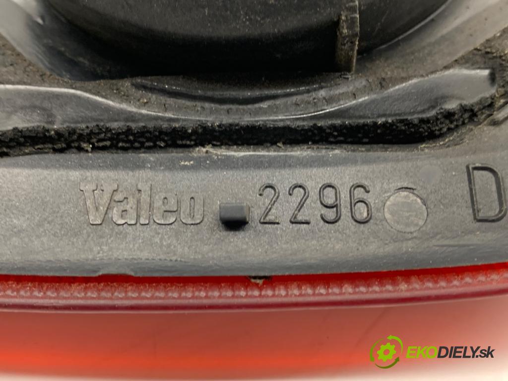 LAND ROVER FREELANDER I samochód terenowy zamknięty 2001 88 kW 1.8 i 16V 4x4 1796 světlo pravý zadní část AMR4003