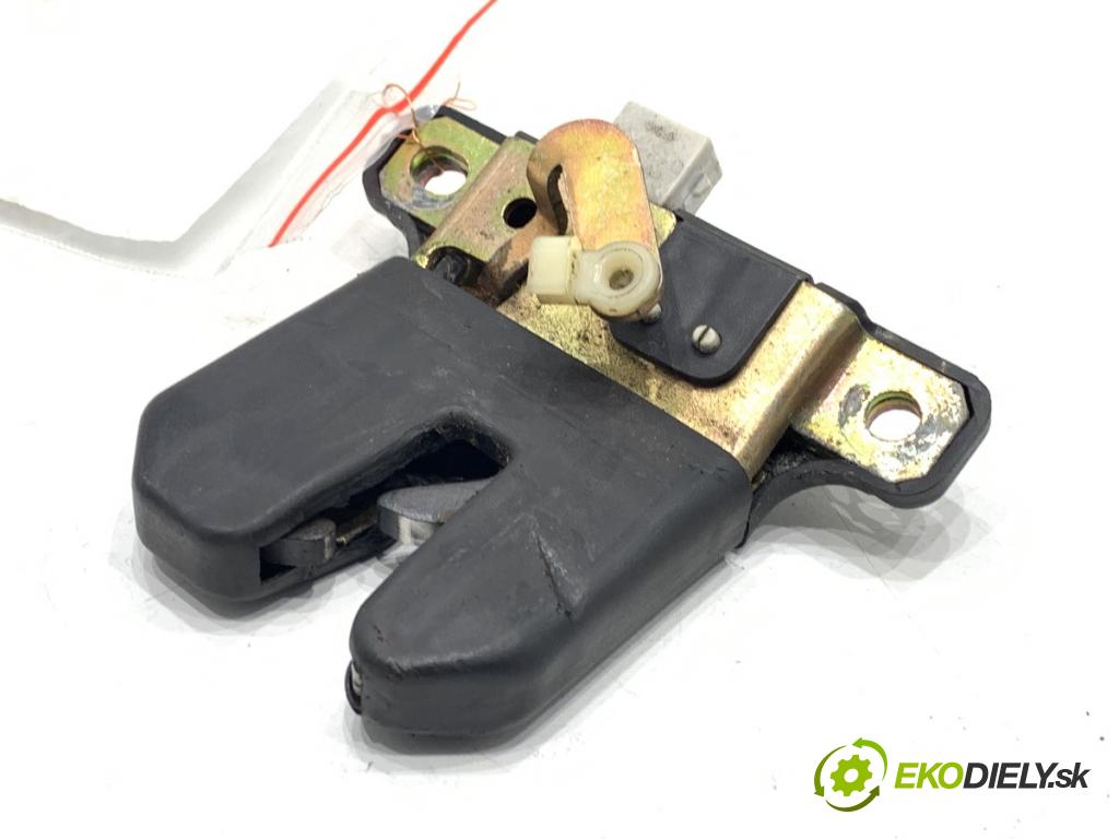 SEAT TOLEDO II sedan 2001 81 kW 1.9 TDI 1896 zámok dveří zadní část 8D5827505D