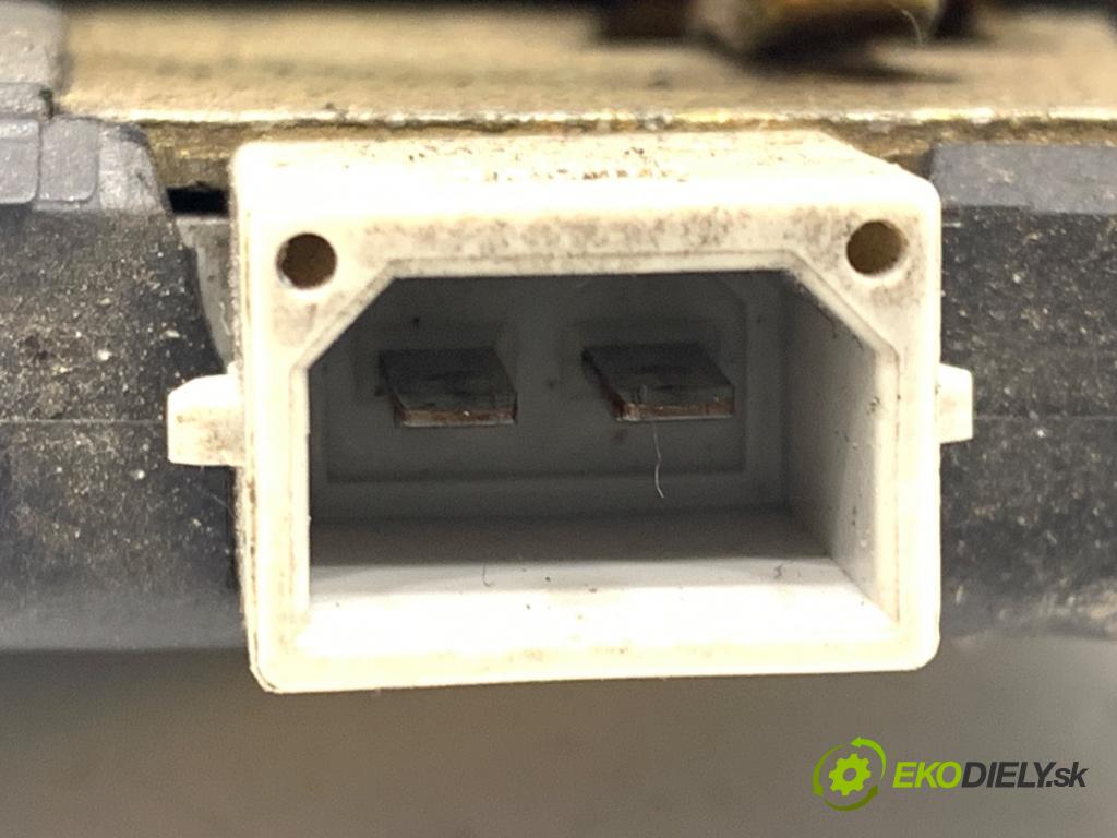 SEAT TOLEDO II sedan 2001 81 kW 1.9 TDI 1896 zámok dveří zadní část 8D5827505D