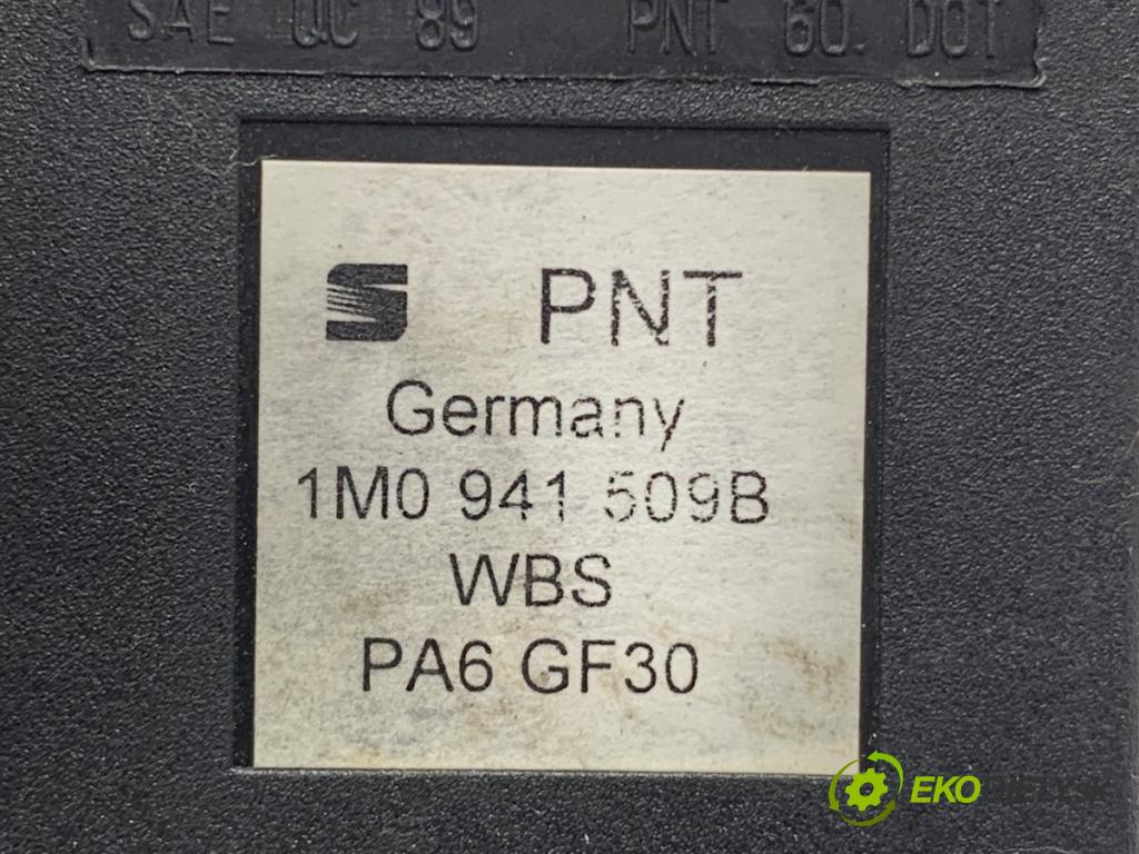 SEAT TOLEDO II sedan 2001 81 kW 1.9 TDI 1896 Spínač svetiel výstražných (núdzových) 1M0941509B (Prepínacie páčky pod volantom)