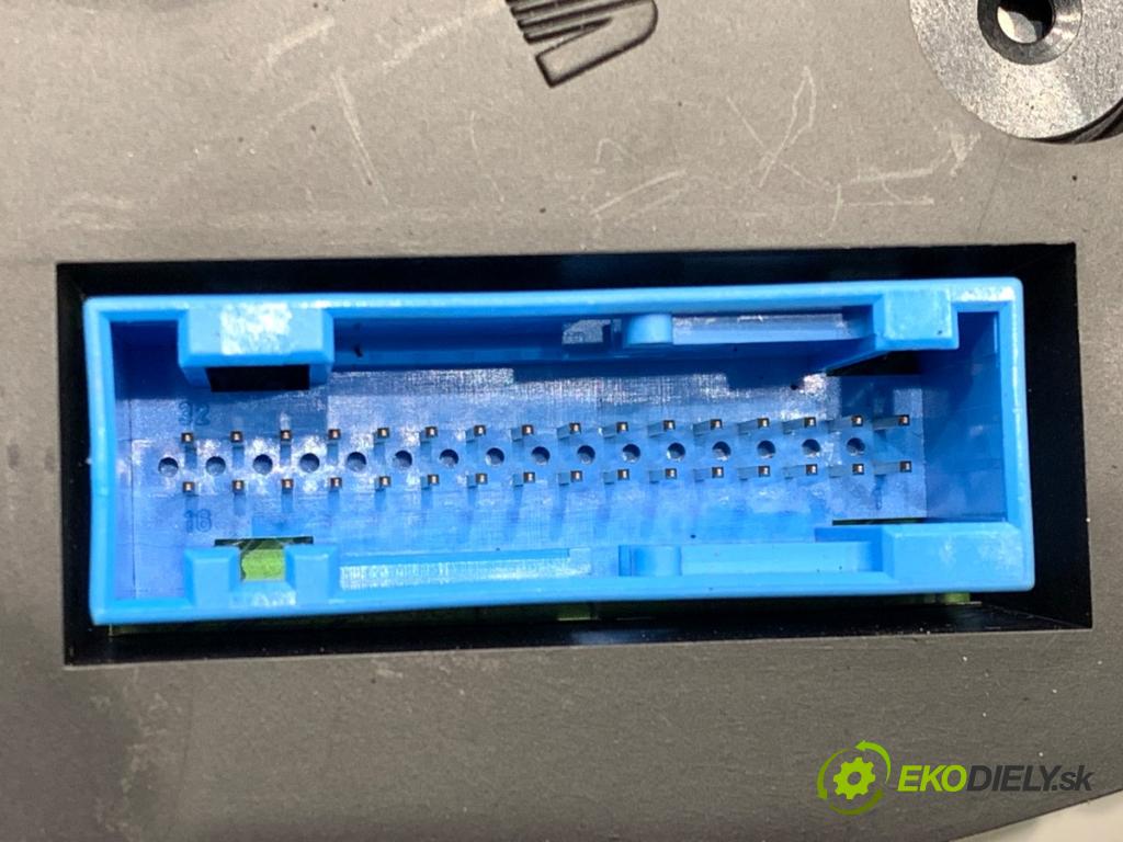 SEAT TOLEDO II sedan 2001 81 kW 1.9 TDI 1896 Prístrojovka 1M0920821B (Prístrojová doska)