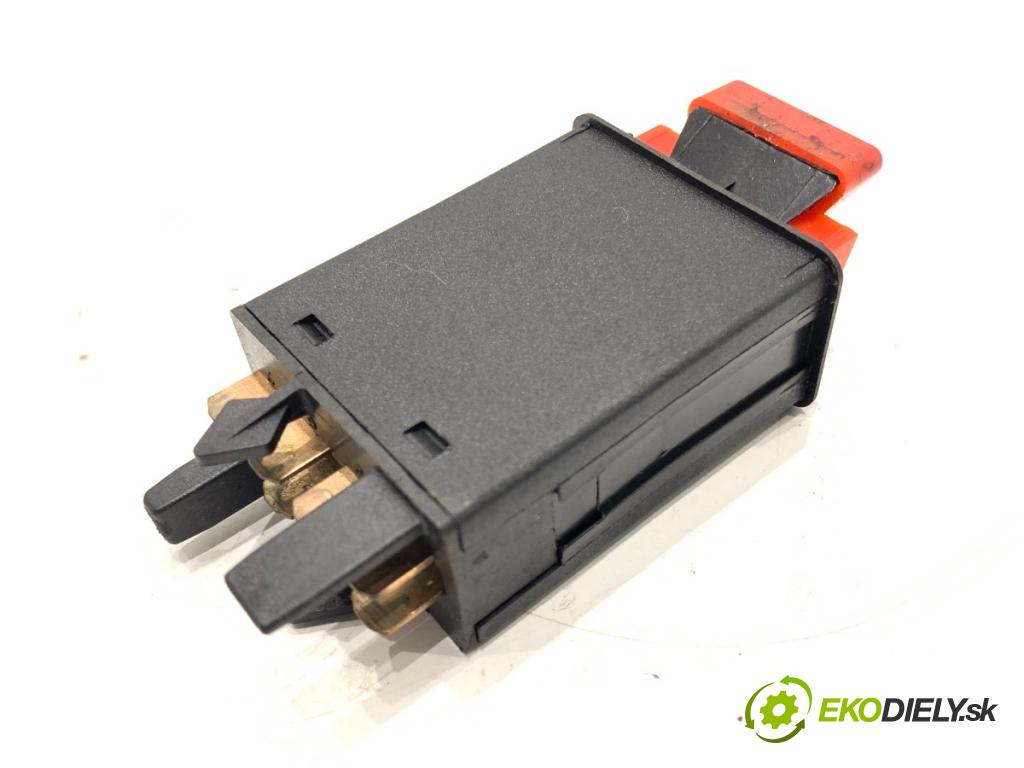 AUDI A6 C5 sedan 1997 110 kW 1.8 T 1781 Spínač svetiel výstražných (núdzových) 4B0941509F (Prepínacie páčky pod volantom)