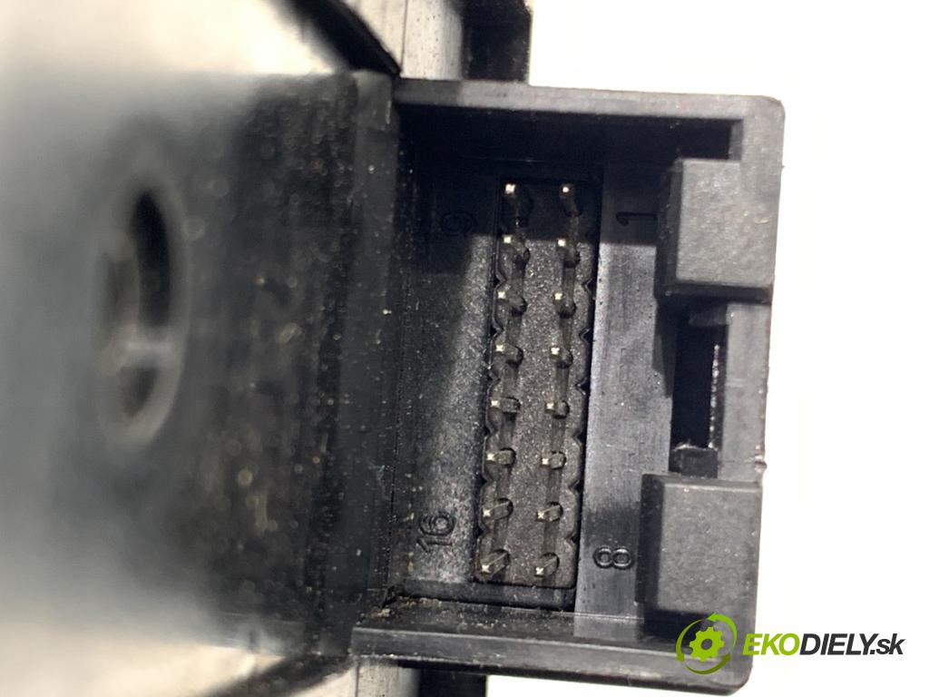 AUDI A6 C5 sedan 1997 110 kW 1.8 T 1781 Prepínač okien 4B0959851B (Prepínacie páčky pod volantom)