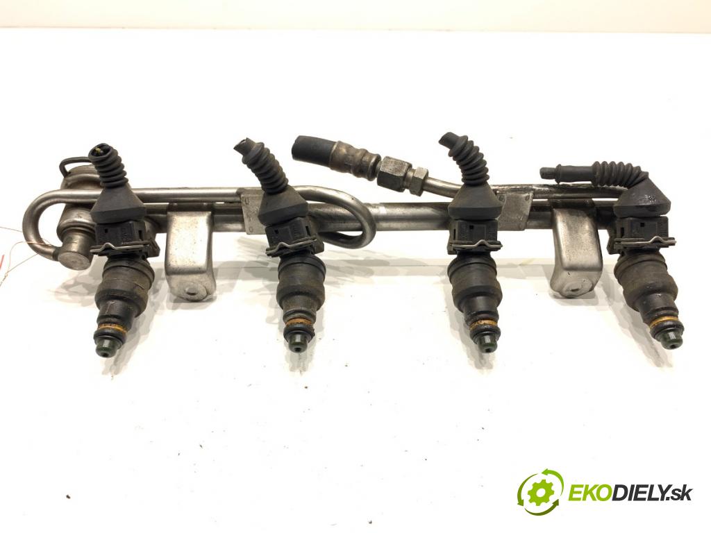 AUDI A6 C5 sedan 1997 110 kW 1.8 T 1781 Lišta vstrekovacia 0280160575 (Vstrekovacia lišta)