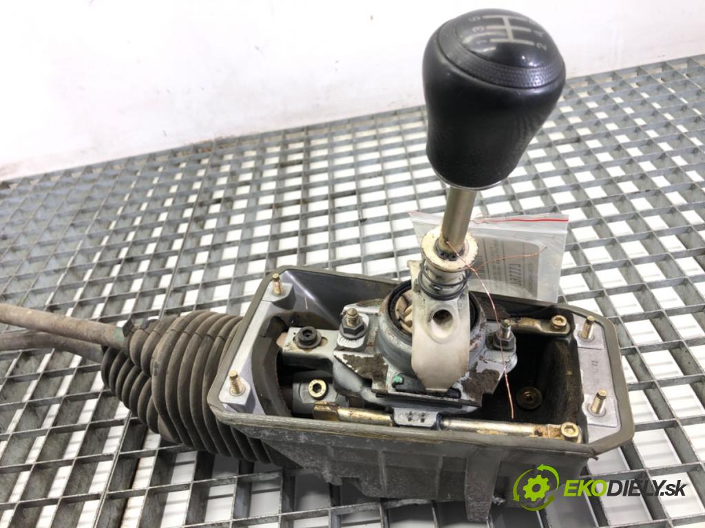 AUDI A6 C5 sedan 1997 110 kW 1.8 T 1781 Kulisa 4B0711025 (Rýchlostná páka (kulisa))