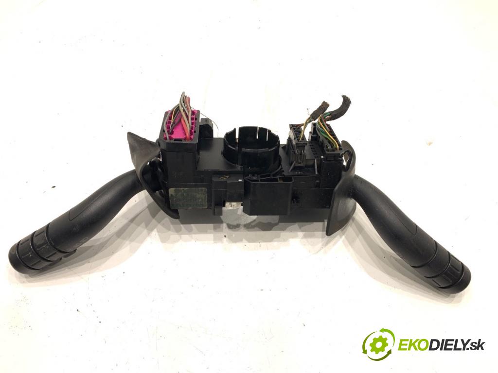 VW FOX liftback 2006 40 kW 1.2 1198 Prepínač kombinovaný 5Z0953503C (Prepínacie páčky pod volantom)