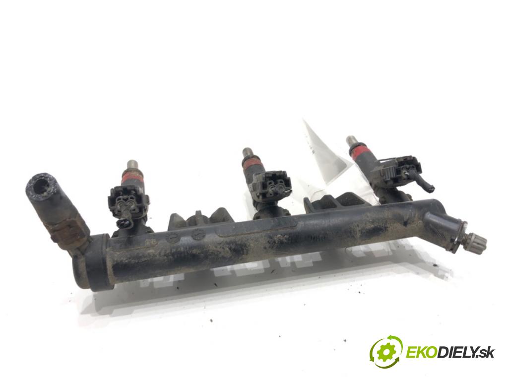 VW FOX liftback 2006 40 kW 1.2 1198 Lišta vstrekovacia 03D133329B (Vstrekovacia lišta)