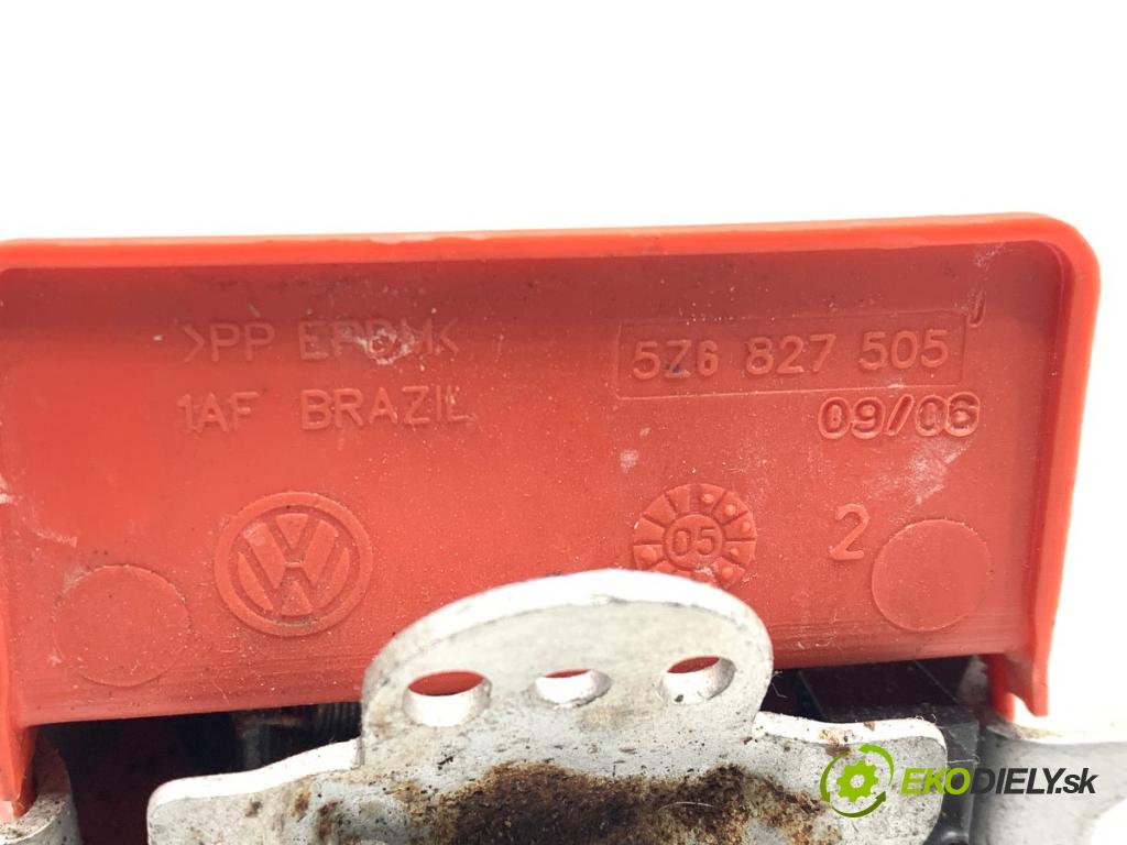 VW FOX liftback 2006 40 kW 1.2 1198 zámok dverí zad 5Z6827505