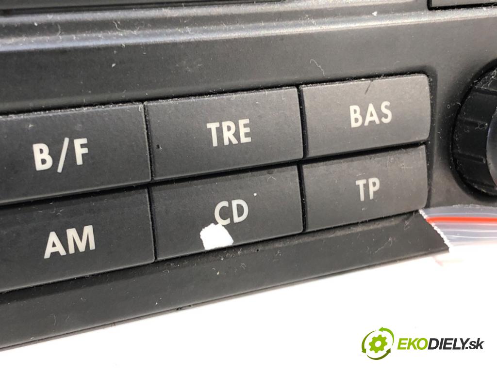 VW POLO IV 9N liftback 2005 47 kW 1.2 12V 1198 RADIO  (Audio zariadenie)