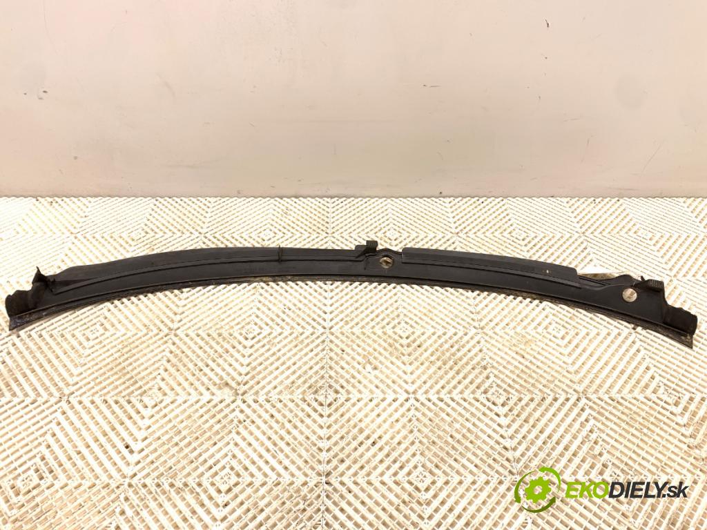 AUDI A6 C5 sedan 1997 110 kW 1.8 T 1781 Torpédo, plast pod čelné okno 4B1819403A (Torpédo (plast pod čelným sklom))