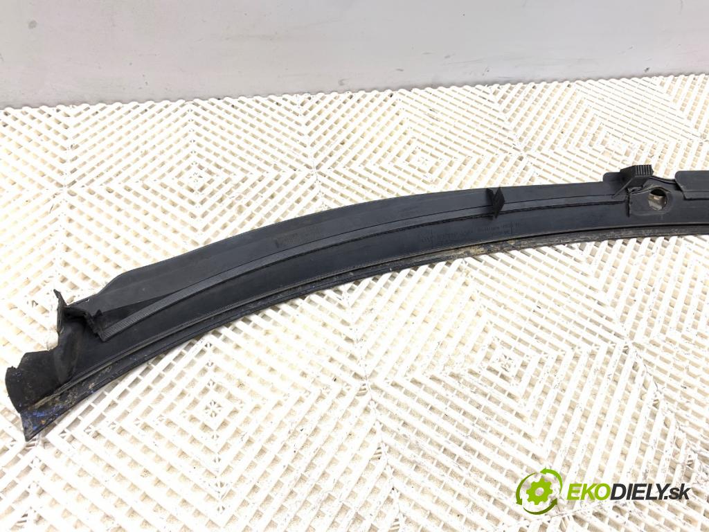 AUDI A6 C5 sedan 1997 110 kW 1.8 T 1781 Torpédo, plast pod čelné okno 4B1819403A (Torpédo (plast pod čelným sklom))