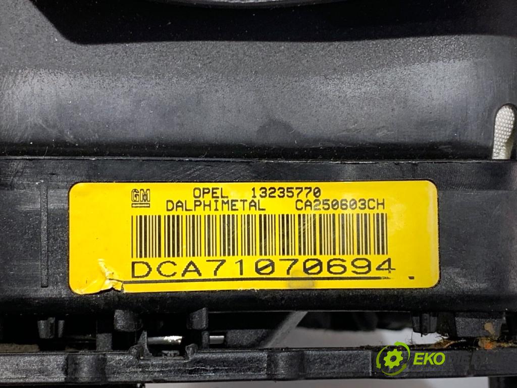 OPEL CORSA D liftback 2007 66 kW 1.4 (L08, L68) 1364 AirBag volantu 13235770 (Airbag)