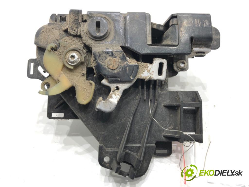 SKODA ROOMSTER nadwozie zamknięte / kombi 2007 59 kW 1.4 TDI 1422 zámok Dvere pravy zad 5J7839016