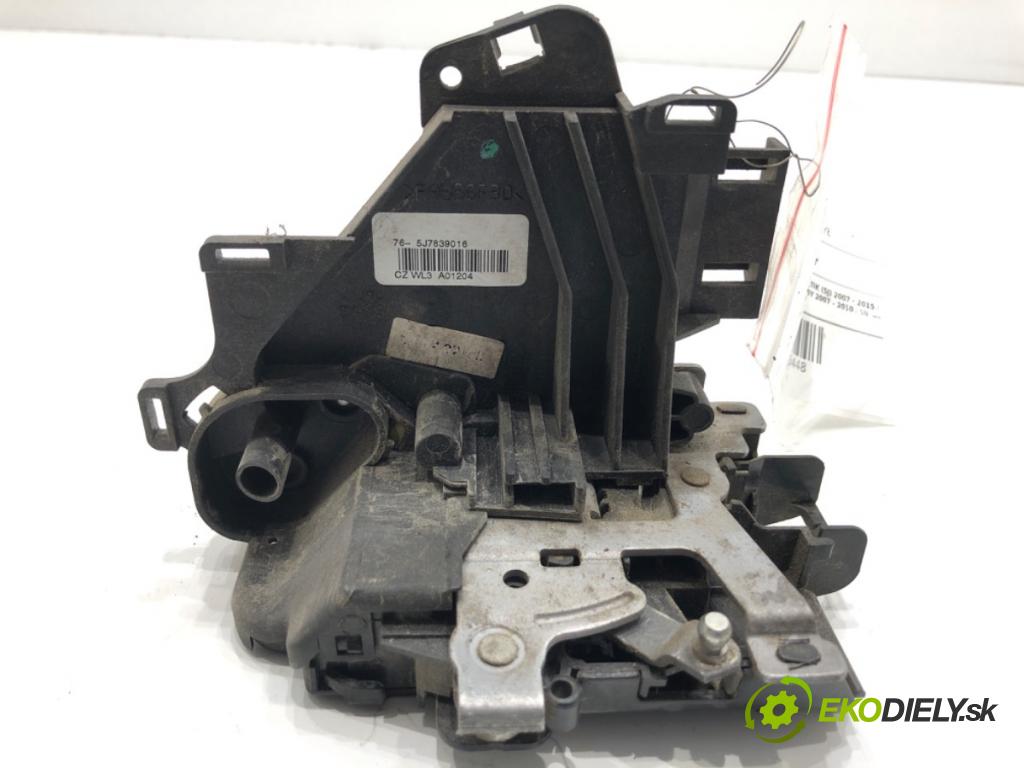 SKODA ROOMSTER nadwozie zamknięte / kombi 2007 59 kW 1.4 TDI 1422 zámok Dvere pravy zad 5J7839016