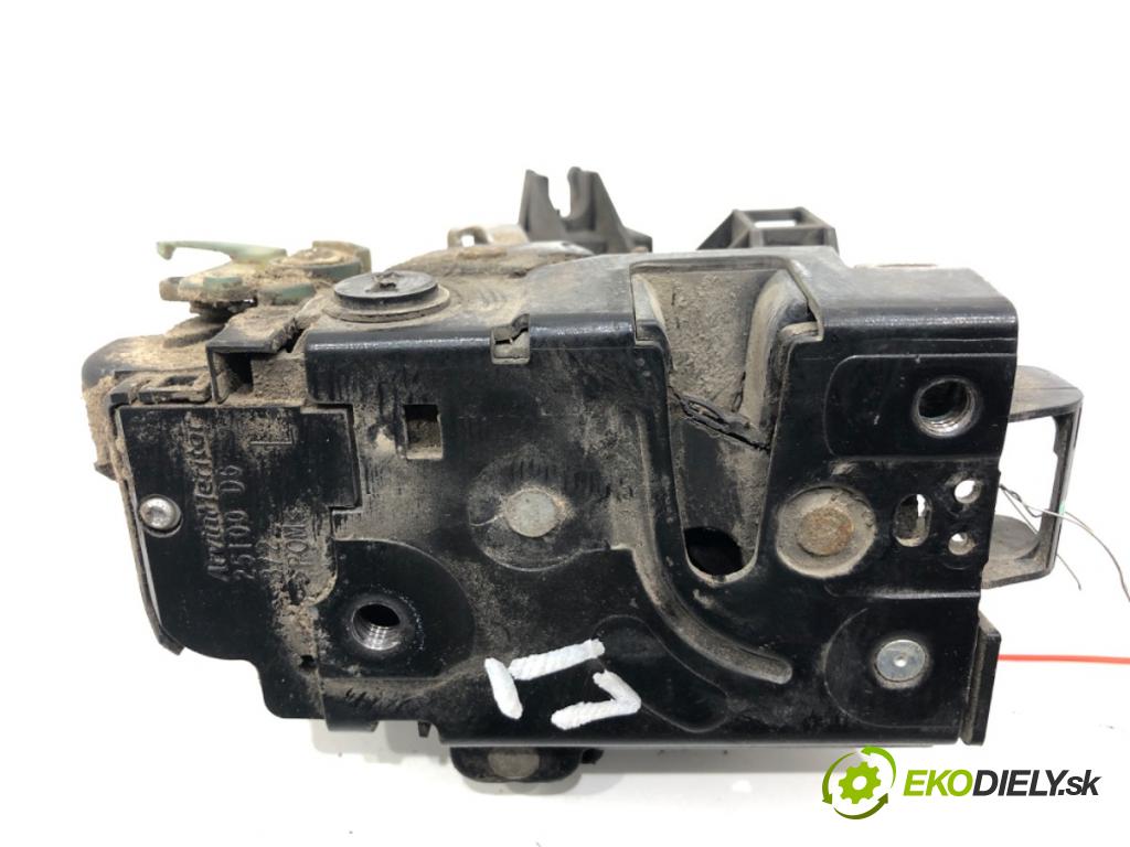 SKODA ROOMSTER nadwozie zamknięte / kombi 2007 59 kW 1.4 TDI 1422 zámok Dvere ľavy zad 5J7839015