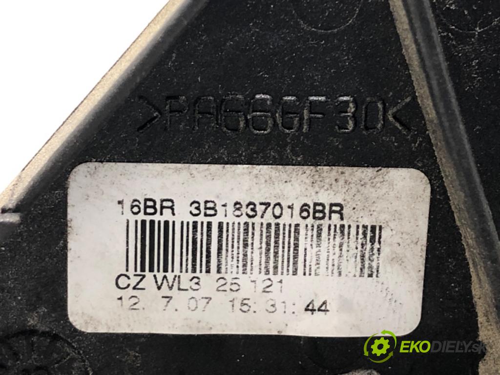 SKODA ROOMSTER nadwozie zamknięte / kombi 2007 59 kW 1.4 TDI 1422 zámok Dvere pravy predný 3B1837016BR
