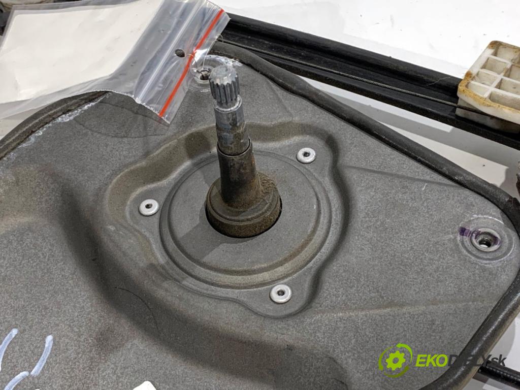 SKODA ROOMSTER nadwozie zamknięte / kombi 2007 59 kW 1.4 TDI 1422 Mechanizmus okna pravy predný 5J7837402