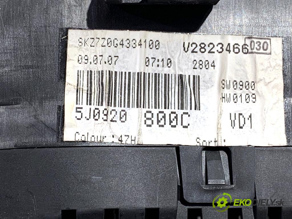 SKODA ROOMSTER nadwozie zamknięte / kombi 2007 59 kW 1.4 TDI 1422 prístrojovka 5J0920800C (Přístrojová deska)