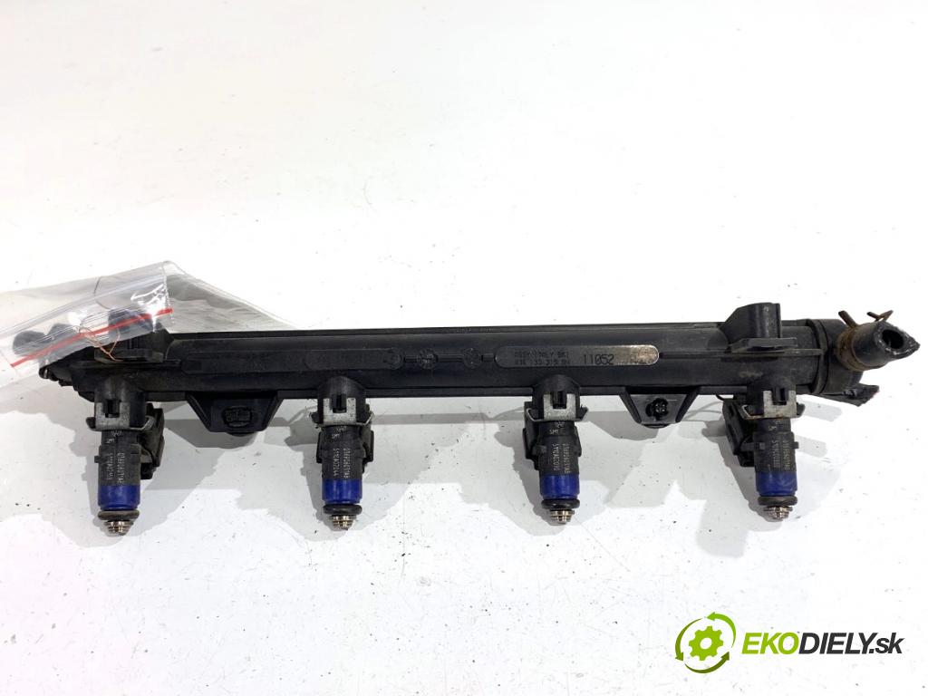 SEAT CORDOBA II sedan 2005 55 kW 1.4 16V 1390 Lišta vstrekovacia 036133318B (Vstrekovacia lišta)