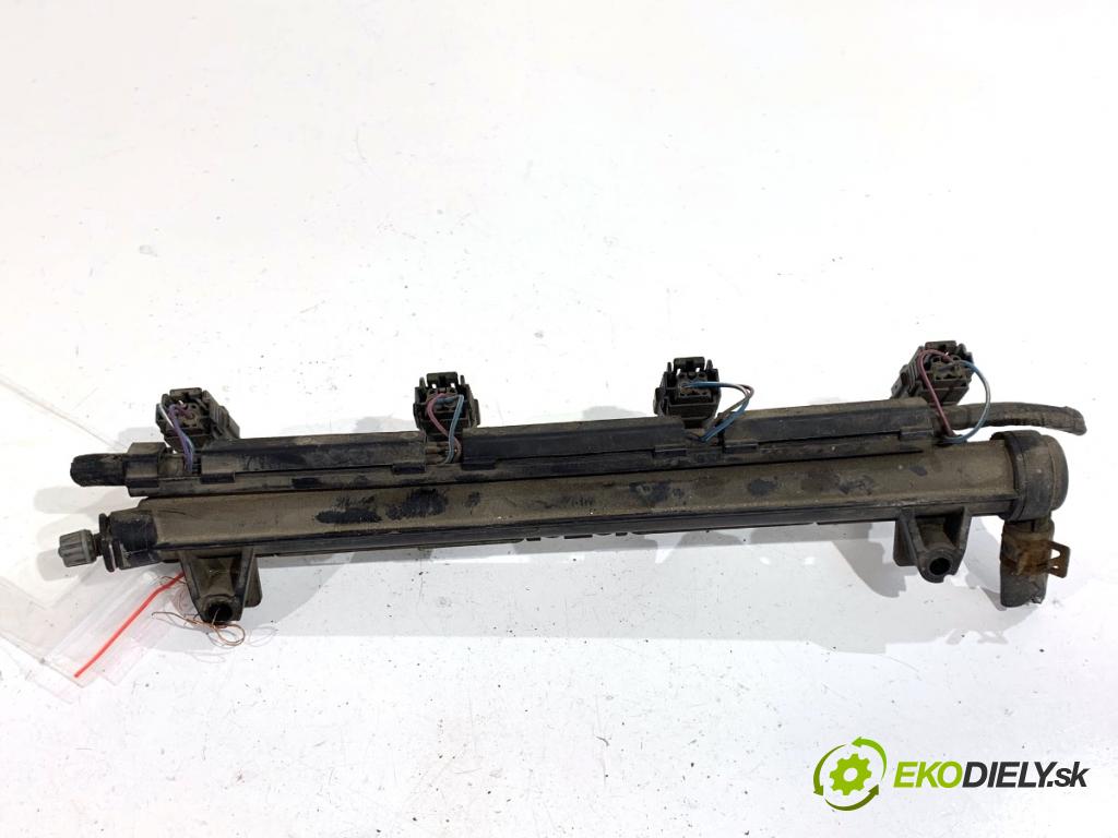 SEAT CORDOBA II sedan 2005 55 kW 1.4 16V 1390 Lišta vstrekovacia 036133318B (Vstrekovacia lišta)