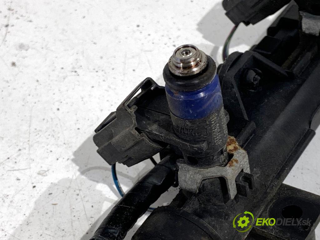 SEAT CORDOBA II sedan 2005 55 kW 1.4 16V 1390 Lišta vstrekovacia 036133318B (Vstrekovacia lišta)