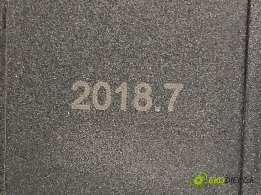 AUDI A6 C5 sedan 2002 162 kW 3.0 2976 Spínač svetiel výstražných (núdzových)  (Prepínacie páčky pod volantom)