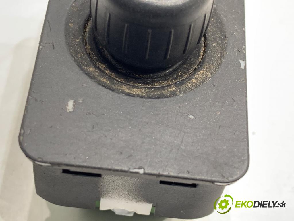 AUDI A6 C5 sedan 2002 162 kW 3.0 2976 Prepínač nastavenia spätných zrkadiel 4B0959551B (Prepínacie páčky pod volantom)