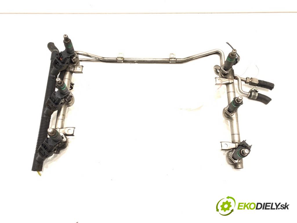 AUDI A6 C5 sedan 2002 162 kW 3.0 2976 Lišta vstrekovacia 06C133551 (Vstrekovacia lišta)