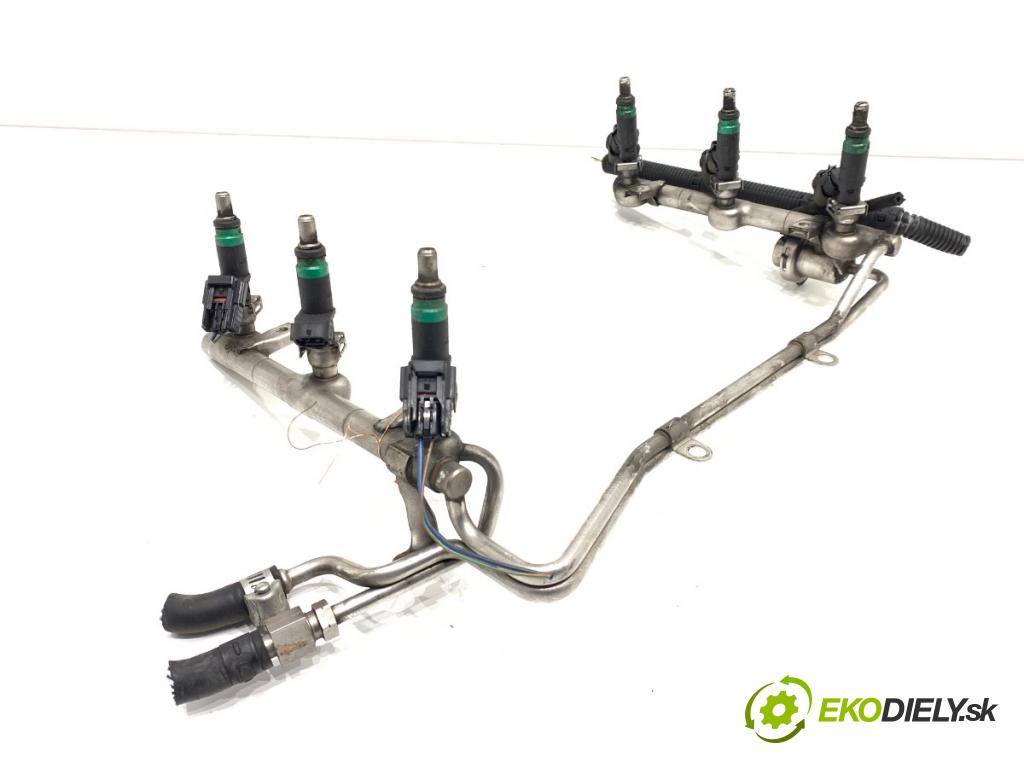 AUDI A6 C5 sedan 2002 162 kW 3.0 2976 Lišta vstrekovacia 06C133551 (Vstrekovacia lišta)