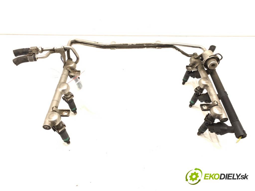 AUDI A6 C5 sedan 2002 162 kW 3.0 2976 Lišta vstrekovacia 06C133551 (Vstrekovacia lišta)