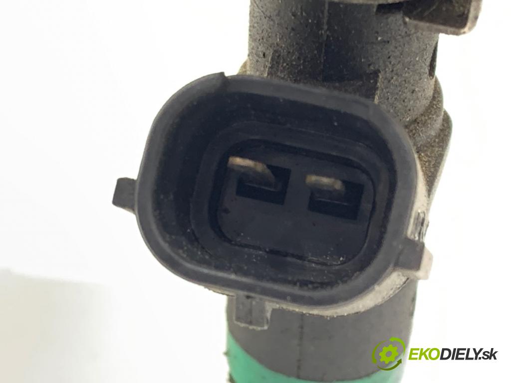 AUDI A6 C5 sedan 2002 162 kW 3.0 2976 Lišta vstrekovacia 06C133551 (Vstrekovacia lišta)