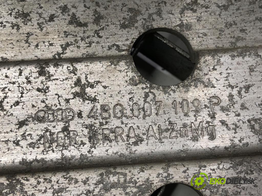 AUDI A6 C5 sedan 2002 162 kW 3.0 2976 výztuha nárazníka přední část 4B0807109P (Přední výztuha)