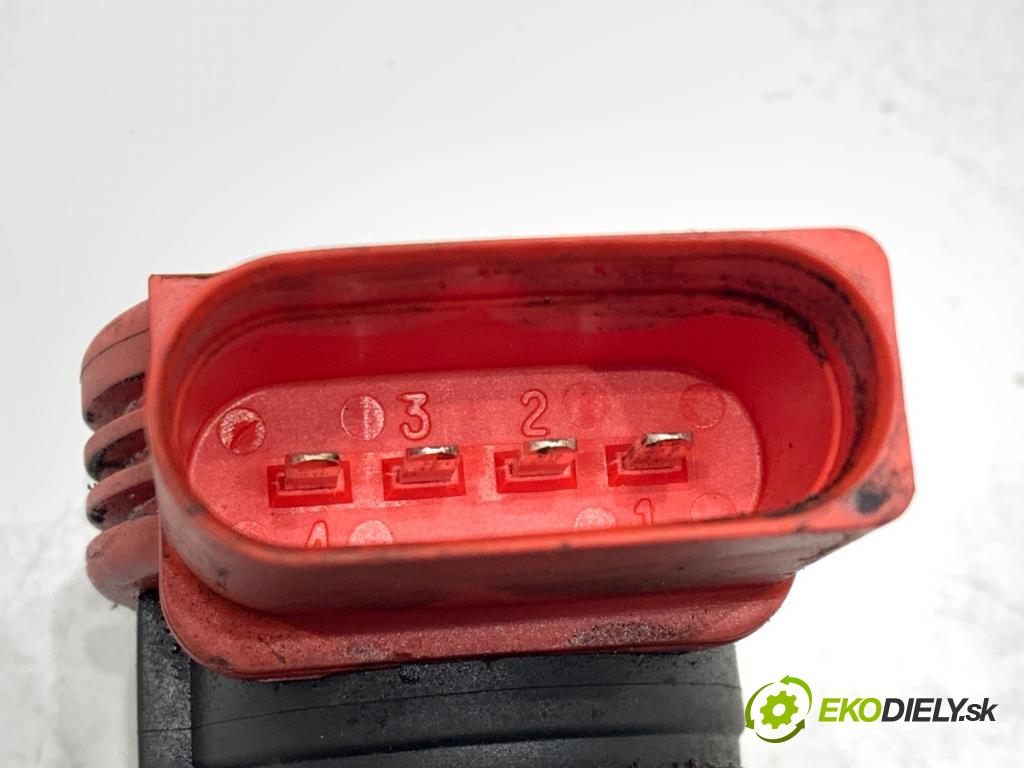 AUDI A6 C5 sedan 2002 162 kW 3.0 2976 Cievka zapaľovacia 0040102051 (Zapaľovacia cievka)