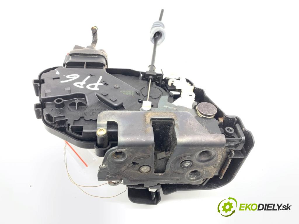 VOLVO V50 Kombi 2006 80 kW 1.6 D 1560 zámok Dvere pravy predný 30753664