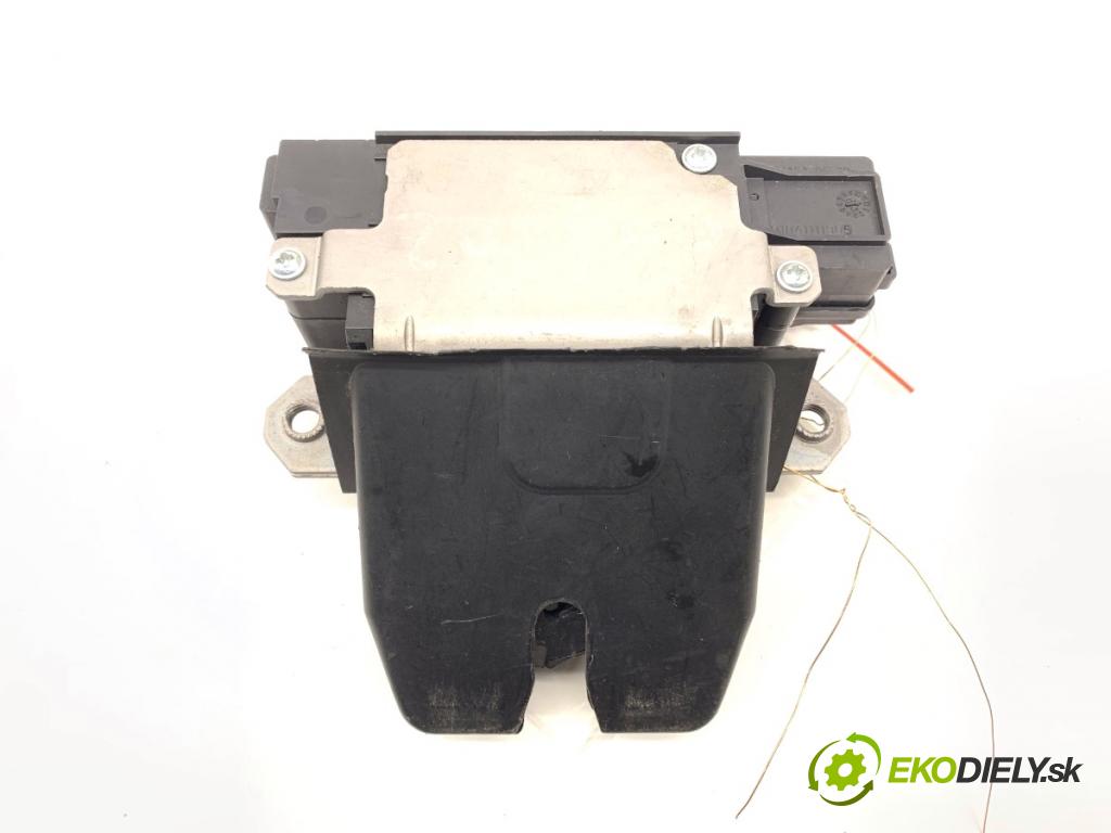 VOLVO V50 Kombi 2006 80 kW 1.6 D 1560 zámok dverí zad 4N51-A442A66-AN