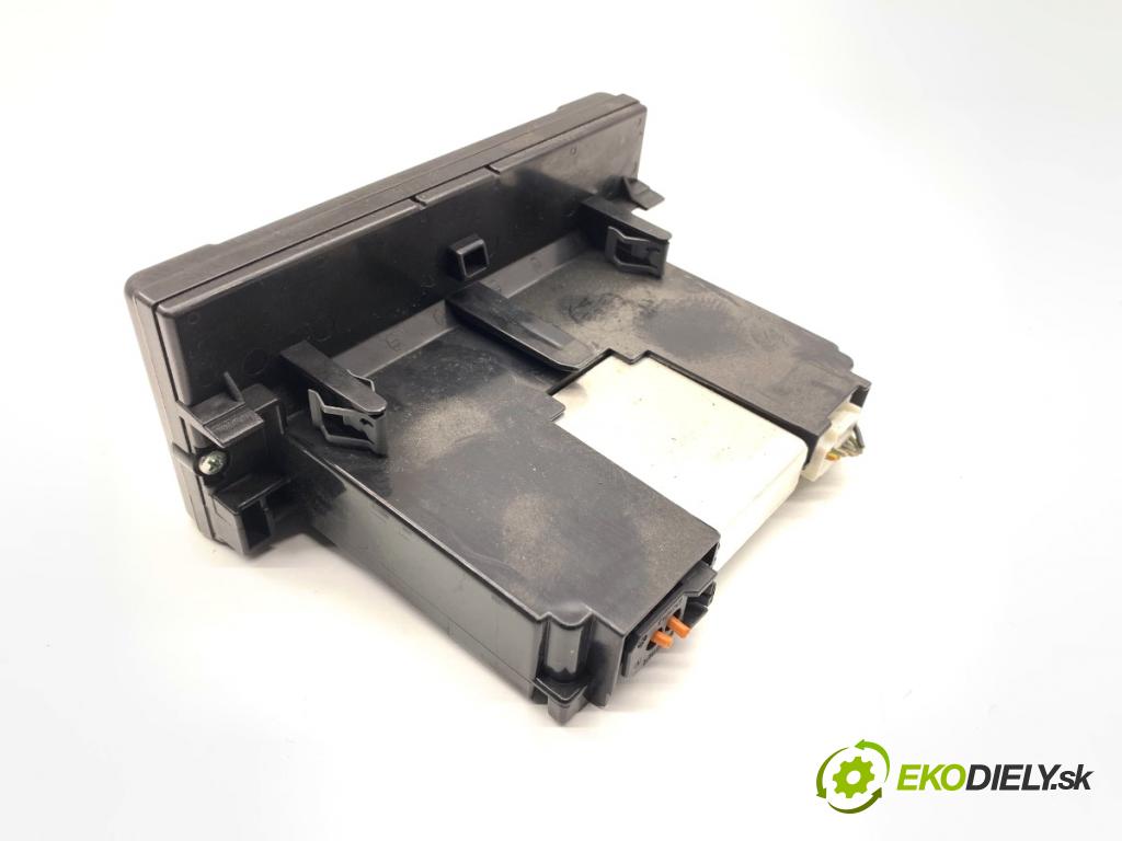 VOLVO V50 Kombi 2006 80 kW 1.6 D 1560 Dislpej 30775261 (Prístrojová doska)