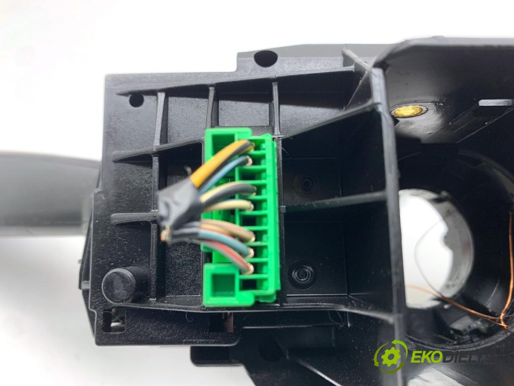 VOLVO V50 Kombi 2006 80 kW 1.6 D 1560 Prepínač kombinovaný P30710342 (Prepínacie páčky pod volantom)