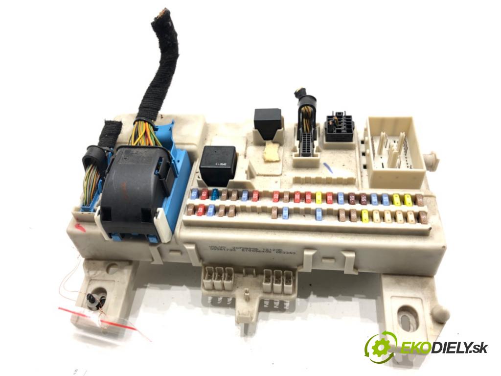 VOLVO V50 Kombi 2006 80 kW 1.6 D 1560 modul BSI 30728906 (Pojistková skříňka)