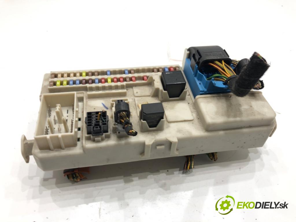 VOLVO V50 Kombi 2006 80 kW 1.6 D 1560 modul BSI 30728906 (Pojistková skříňka)