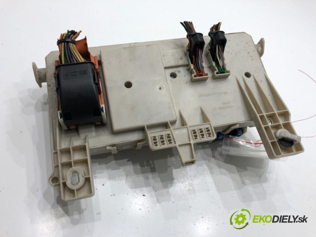 VOLVO V50 Kombi 2006 80 kW 1.6 D 1560 modul BSI 30728906 (Pojistková skříňka)