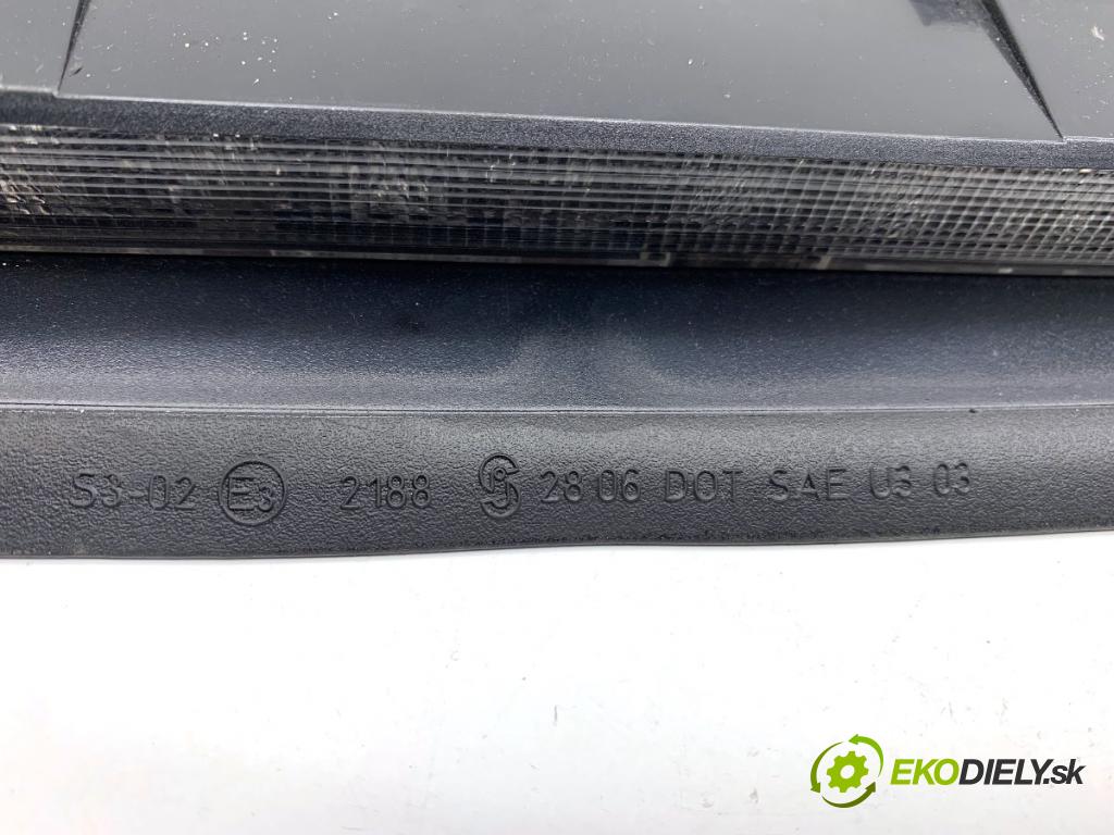 VOLVO V50 Kombi 2006 80 kW 1.6 D 1560 Svetlo brzdových svetiel 8620290